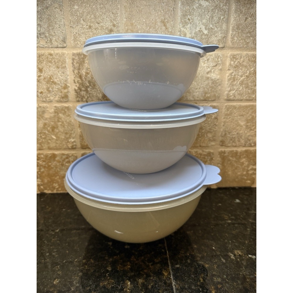 Tupperware Wonderlier Bowls Set of 3 Blue 2518A-2, 2519A-2, 2520A-2 With Lids
